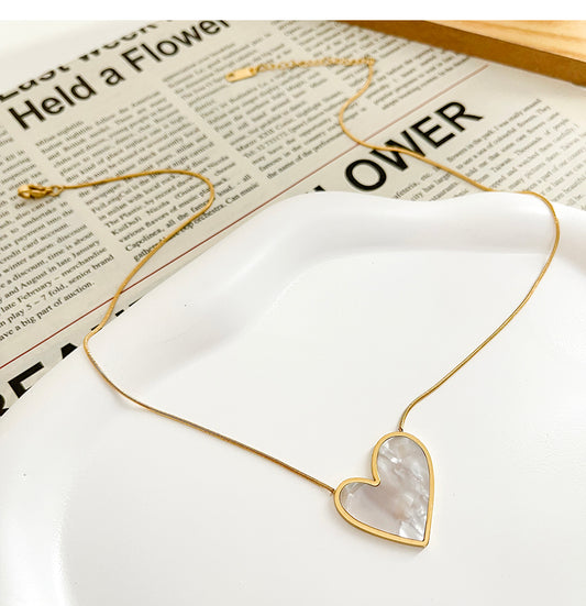 White Titanium Shell Heart Pendant Necklace